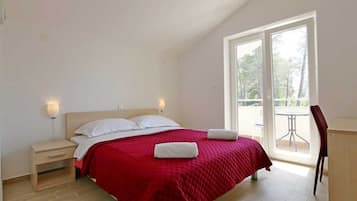 2 bedrooms, WiFi (free), bed sheets