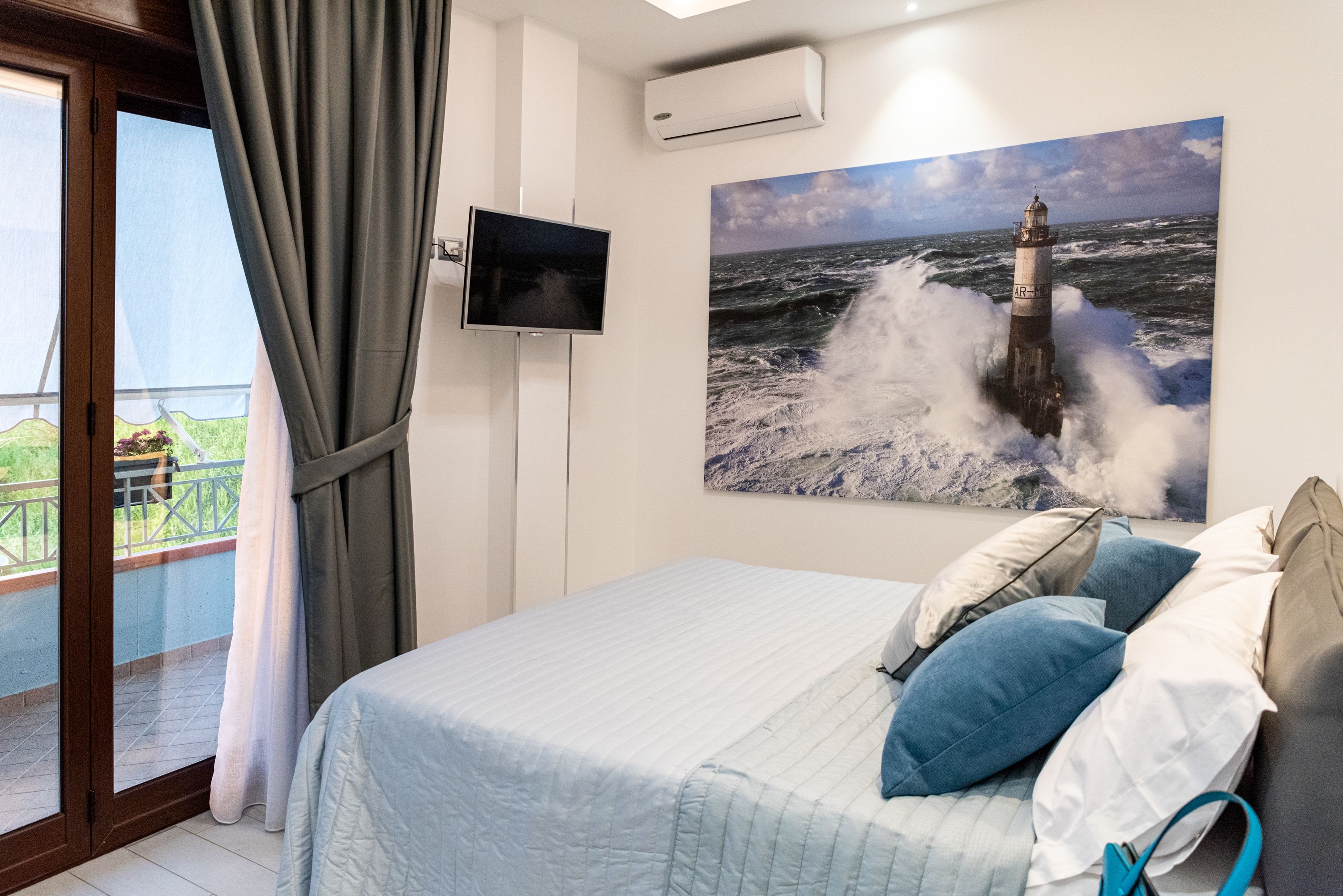 Family Room, City View | Premium bedding, down comforters, pillowtop beds, in-room safe