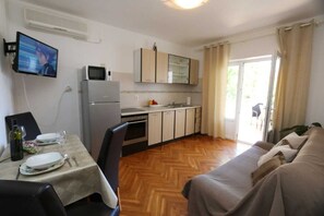 Interior - Apartment Brusic gore (Silo - island Krk)