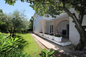 Terrace/patio - Apartment Brusic dole (Silo - island Krk)