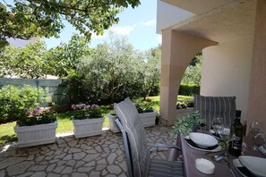 Outdoor dining - Apartment Brusic dole (Silo - island Krk)
