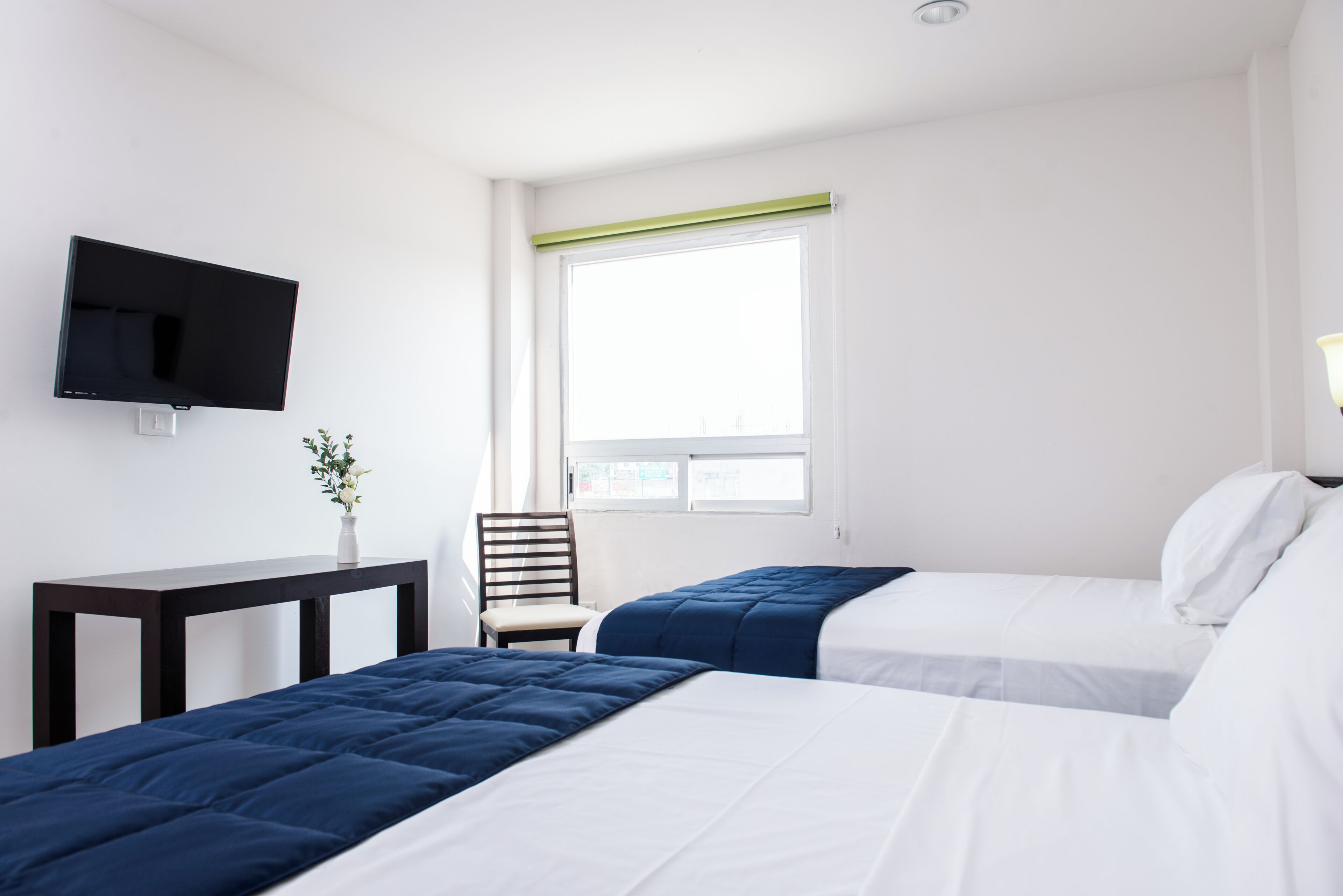 ห้องจูเนียร์ดับเบิลหรือทวิน, วิวเมือง | ตู้นิรภัยในห้องพัก, โต๊ะทำงาน, ห้องเก็บเสียง, เตารีด/โต๊ะรีดผ้า