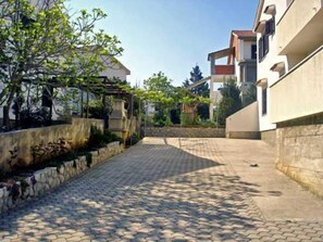 Property grounds - Apartments Fugosic Željka (60241-A2) - Silo - island Krk (Silo - island Krk)