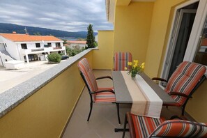 Outdoor dining - Apartment Fugosic B4 (Silo - island Krk)