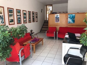 Lobby sitting area - Ali Baba Apart Hotel (Kas)