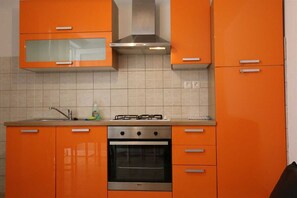 Fridge, coffee/tea maker, cookware/dishes/utensils, dining tables - Apartment Hodzic nr 1 (Silo - island Krk)