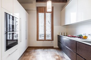 Réfrigérateur, micro-ondes, four, lave-vaisselle