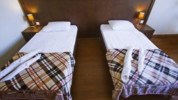 Standard Room, 2 Twin Beds | Desk, laptop workspace, soundproofing, iron/ironing board