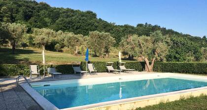 ruhige Panoramalage mit Pool, 3 DZ, 3 Bäder, Wohnküche, Terrasse, Privatgarten