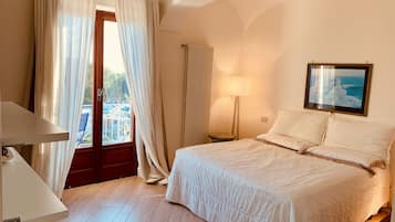 Deluxe-Doppel- oder -Zweibettzimmer, Balkon, Meerblick | Zimmersafe, Verdunkelungsvorhänge, schallisolierte Zimmer