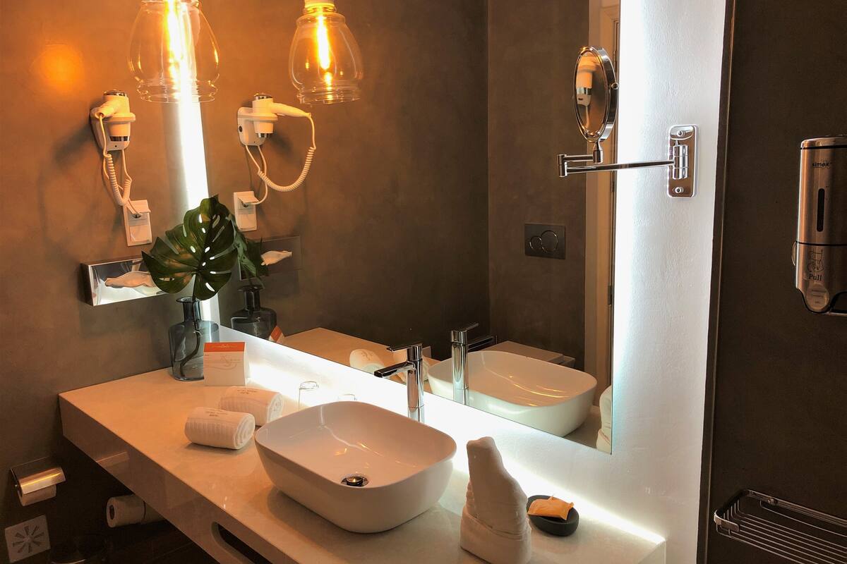 classic twin room, city view | bathroom | shower, hair dryer, towels, soap