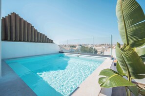 Outdoor pool, open 9:00 AM to 9:00 PM, sun loungers - Authentic Tavira Hotel (Tavira)