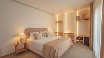 Family Room, City View | Minibar, in-room safe, blackout drapes, soundproofing