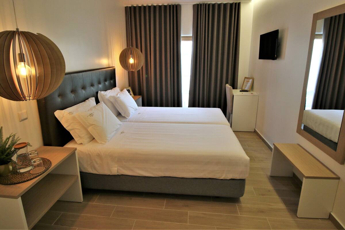 classic twin room, city view | 1 bedroom, minibar, in-room safe, blackout curtains