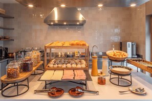 Daily continental breakfast (EUR 14 per person) - Authentic Tavira Hotel (Tavira)