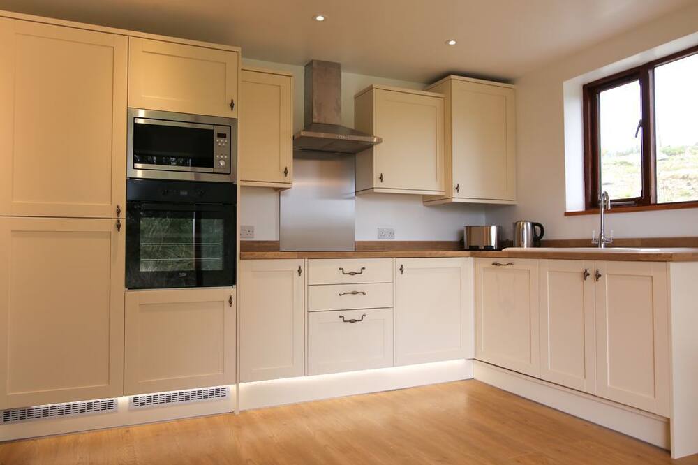 Owls Roost modern barn conversion. 2 en suites.Nr Tintagel, Padstow,Bude &beach.