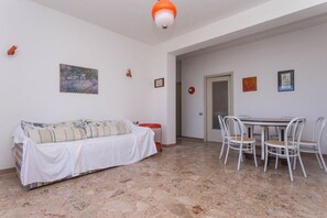 Interior - N127 - Numana, three-room apartment with garden 200m from the beach (Numana)