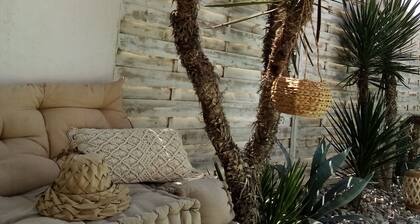 *** Cosy new bungalow*** private heated swimming pool with sun deck