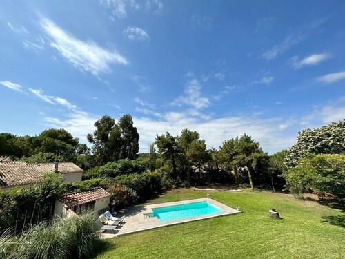 Large House with Private Pool on 2600mÂČ Garden