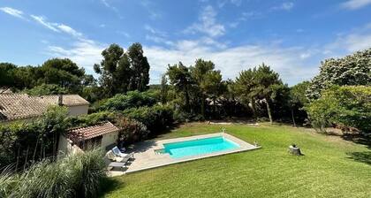 Großes Haus mit privatem Pool auf 2600m² Garten