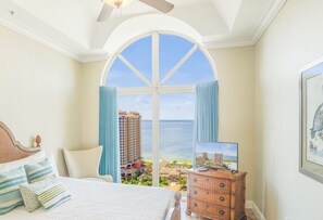 Egyptian cotton sheets, premium bedding, pillow-top beds - PORTOFINO ISLAND RESORT (Pensacola Beach)