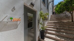 Property entrance - Orange 3 House - Chiado Studios (Lisbon)