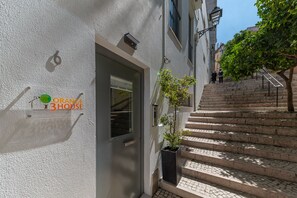 Property entrance - Orange 3 House - Chiado Studios (Lisbon)