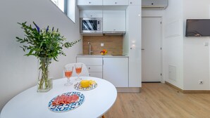 Studio, 1 Double Bed | Private kitchenette - Orange 3 House - Chiado Studios (Lisbon)