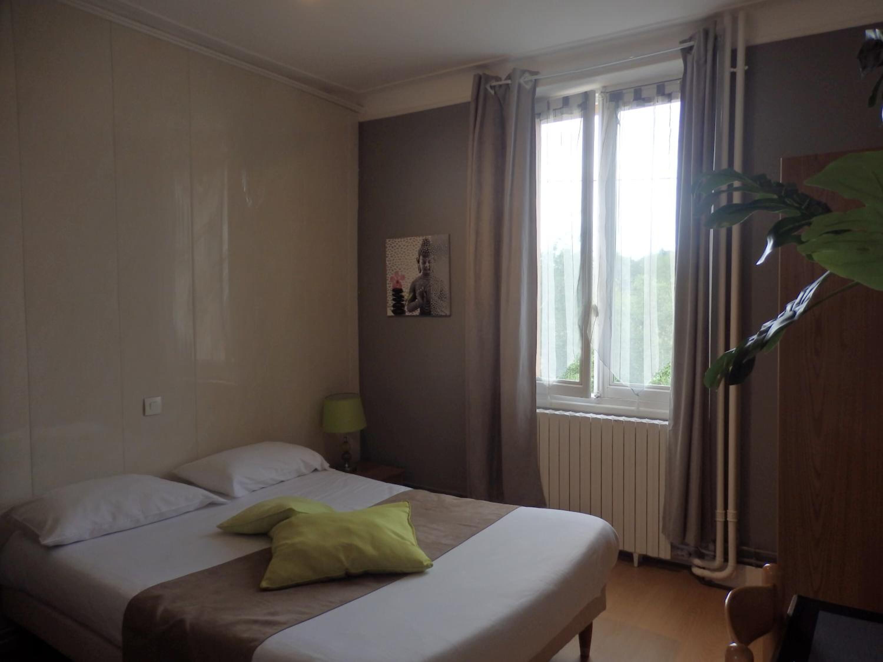 individually decorated, individually furnished, desk, free wifi