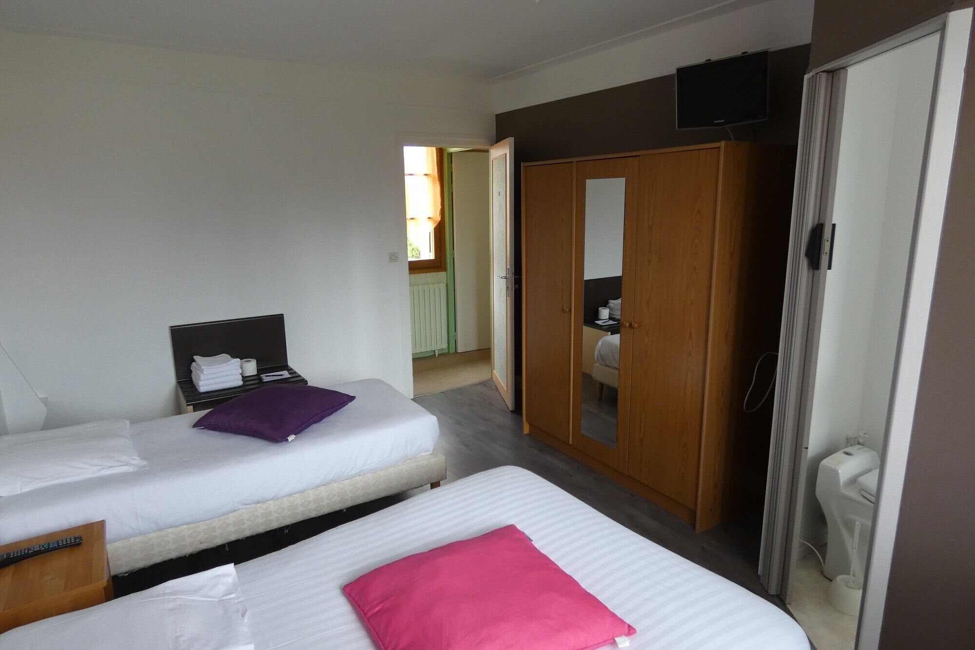 premium triple room | individually decorated, individually furnished, desk, free wifi