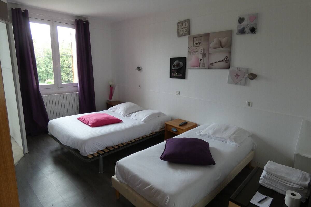 Premium Triple Room | Desk, WiFi (free), individually decorated, individually furnished