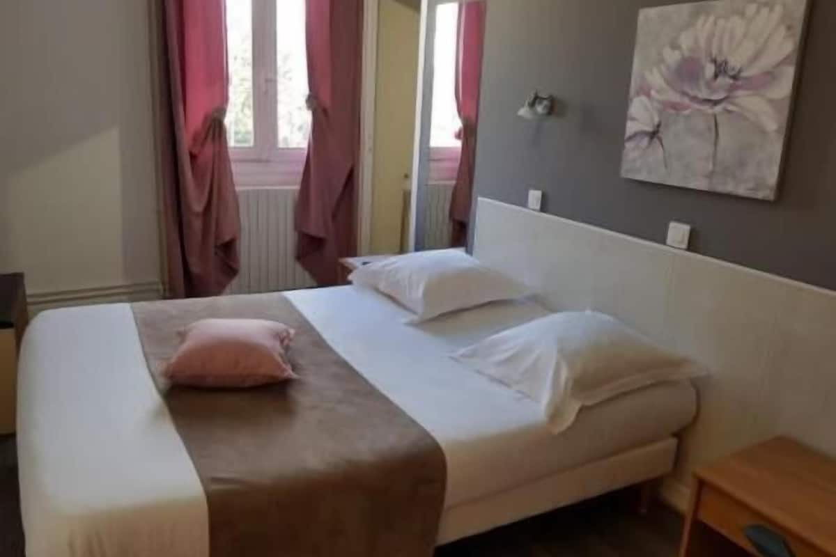 individually decorated, individually furnished, desk, free wifi