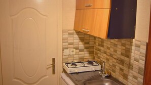 Family Apartment, 2 Bedrooms, Lake View, Lakeside | Private kitchenette - Uzungöl Suite (Çaykara)