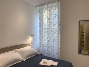 Standard Quadruple Room | In-room safe, desk, free WiFi, bed sheets - Affittacamere Sapore di Mare (Levanto)