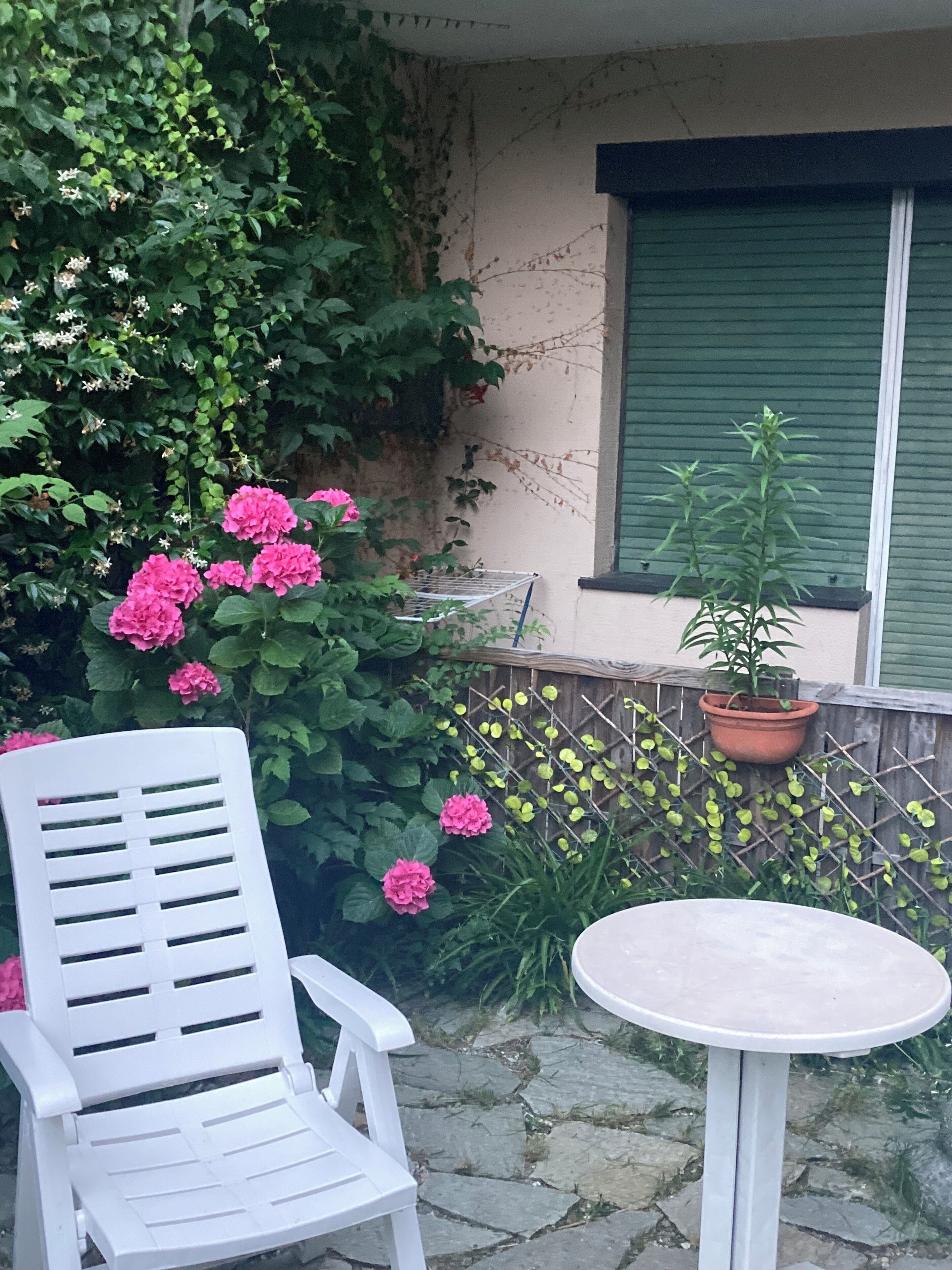Camera tripla, al piano terra | 1 camera, una scrivania, letti aggiuntivi (a pagamento), Wi-Fi gratuito