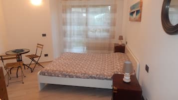 Triple Room, Ground Floor | 1 bedroom, desk, rollaway beds, free WiFi