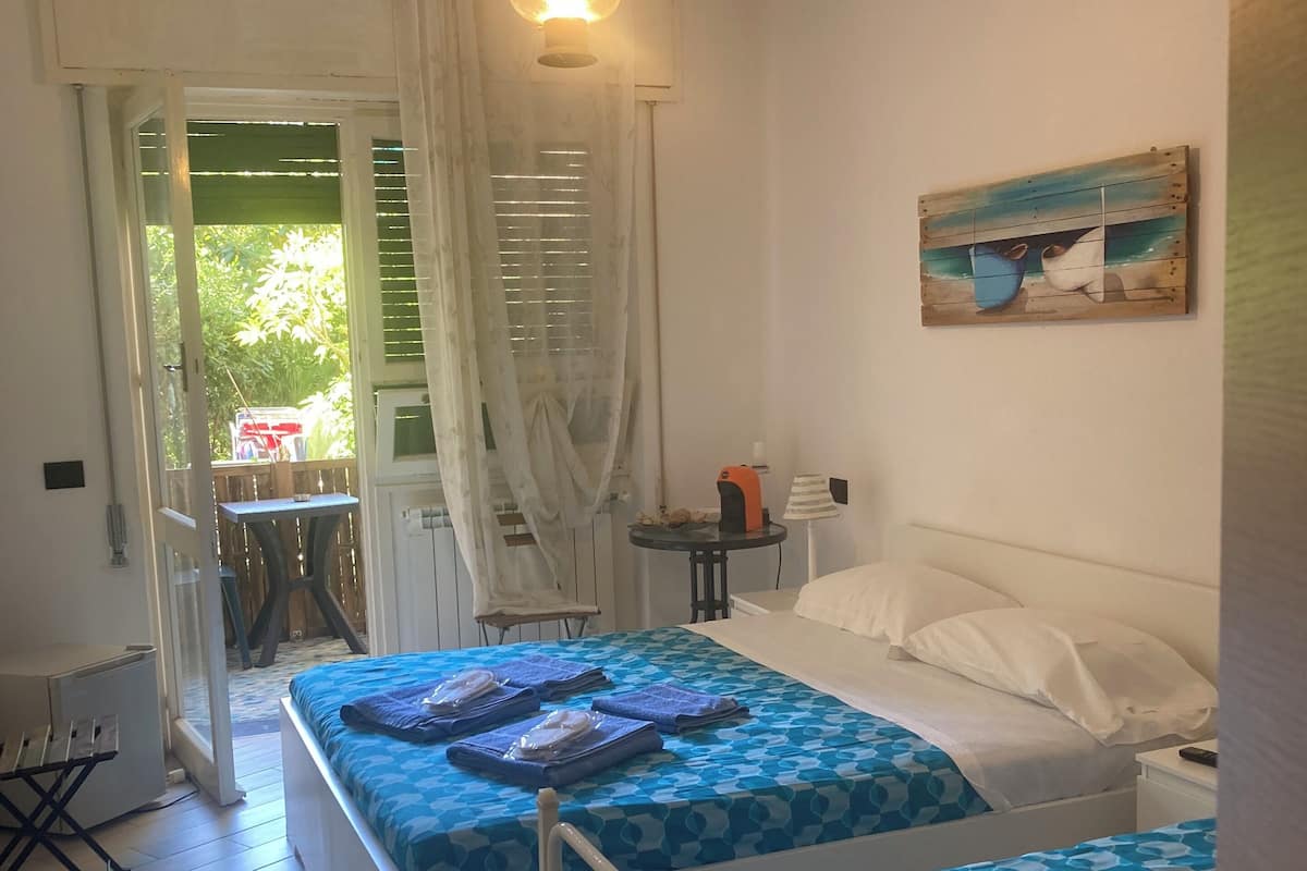 1 bedroom, desk, rollaway beds, free WiFi