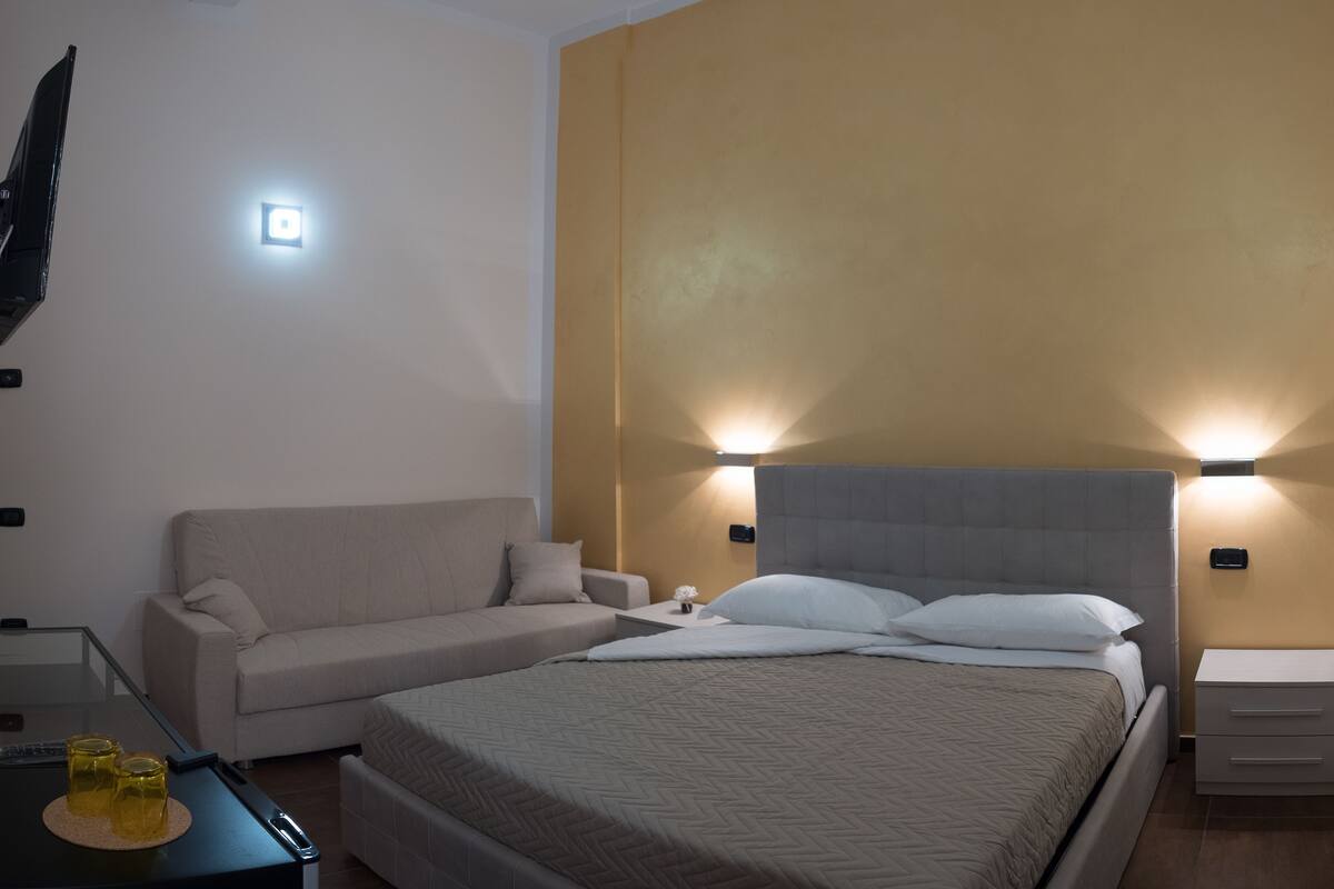 Deluxe Room, 1 Queen Bed with Sofa bed, Terrace (Golden) | Soundproofing, free WiFi, bed sheets