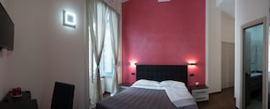 Deluxe Room, 1 Queen Bed (Red) | Soundproofing, free WiFi, bed sheets