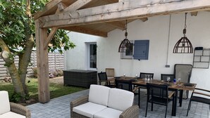An outdoor patio with wicker furniture, a wooden pergola, and hanging light fixtures. - Renovated house Ile de Noirmoutier (L'Epine), in a quiet dead end, garden! (L'EPINE)