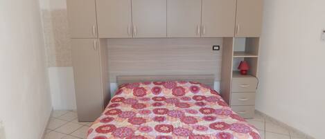 Double Room, 1 Queen Bed, Ensuite | Individually decorated, individually furnished, desk, free WiFi