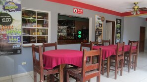 Bar (en el alojamiento)