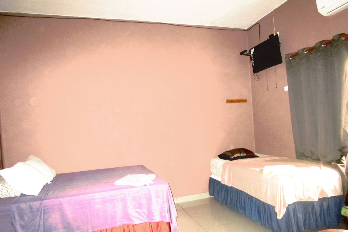 Minibar, Zimmersafe, kostenloses WLAN, Bettwäsche