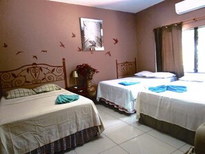 Minibar, caja fuerte, wifi gratis y ropa de cama