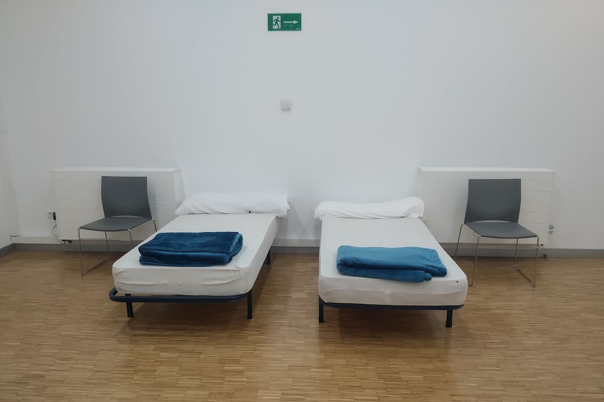 Rollaway beds, free WiFi, bed sheets