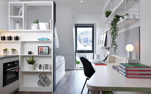 1 habitación, escritorio y wifi