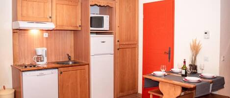 Coffee/tea maker, fridge, microwave, dishwasher