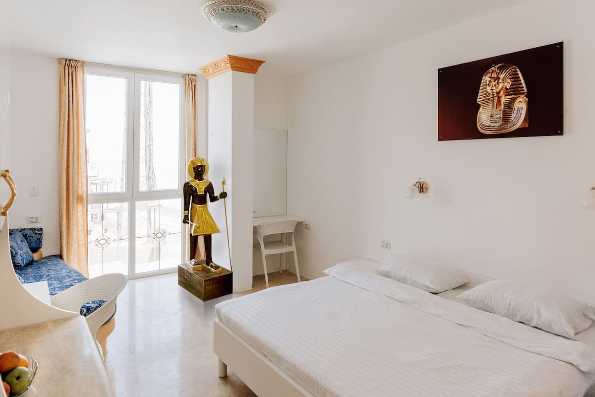Panoramic Triple Room (2 + 1 room with Pyramids view) | 2 bedrooms, minibar, soundproofing, free WiFi