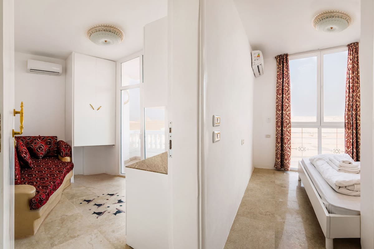 Panoramic Suite, 1 Queen Bed | 2 bedrooms, minibar, soundproofing, free WiFi
