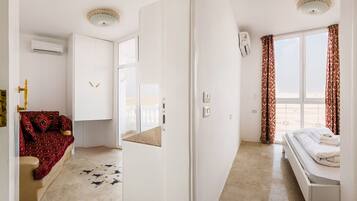 Panoramic Suite, 1 Queen Bed | 2 bedrooms, minibar, soundproofing, free WiFi